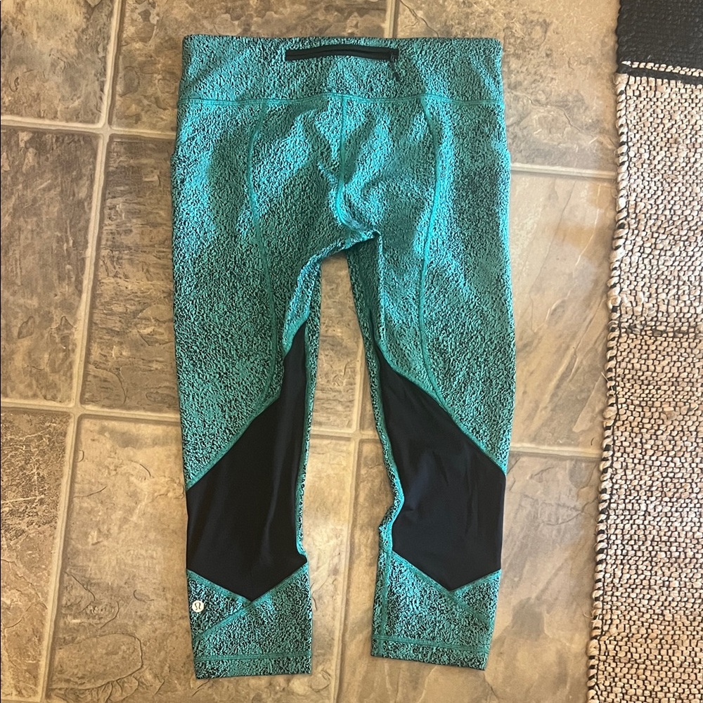 Lululemon Athletica Teal and Black Cropped Pants